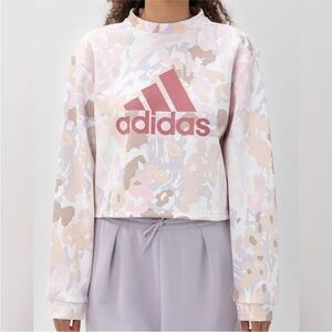 Adidas Cropped Graphic
Sweatshirt Multicolor